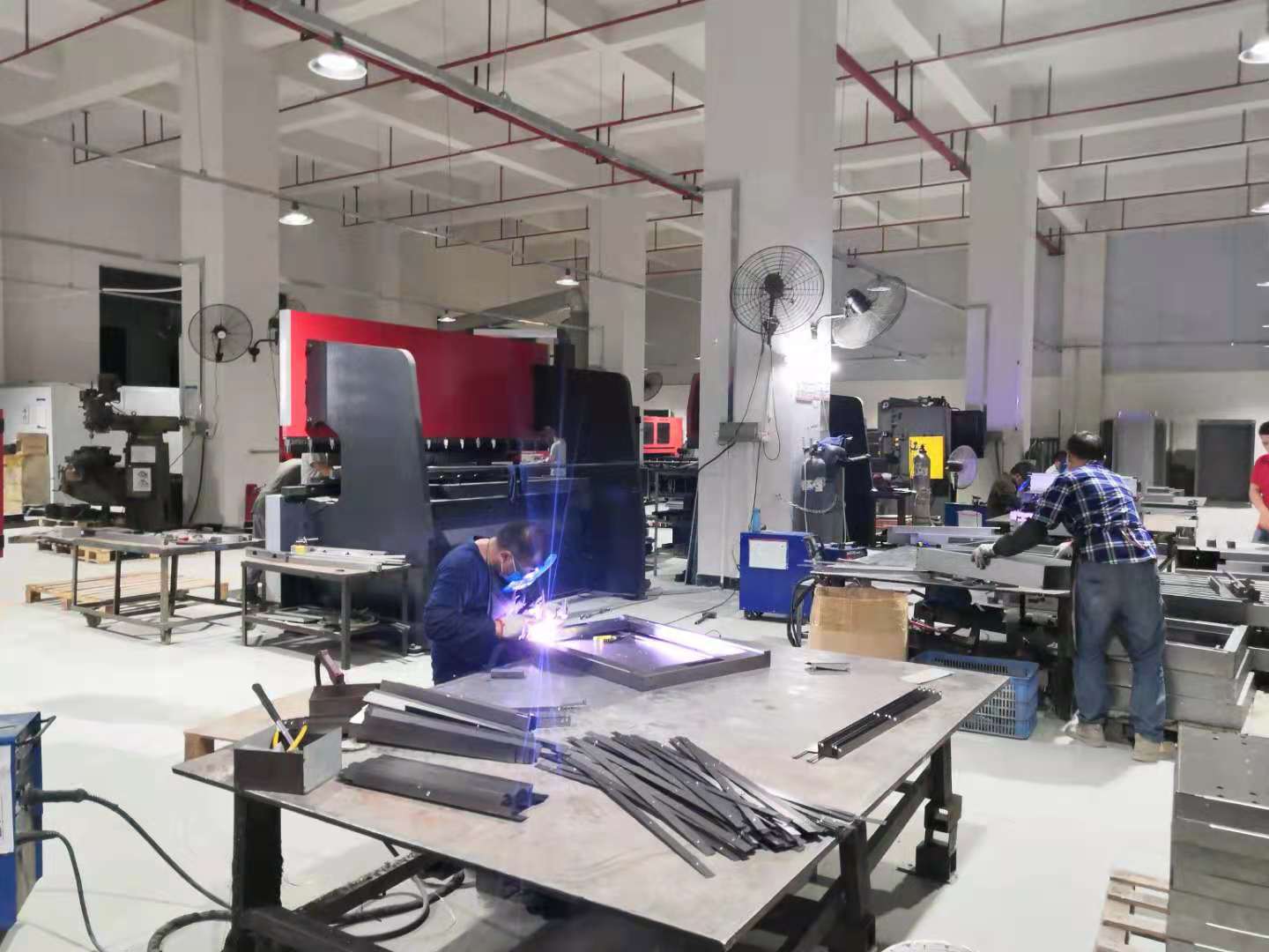 鈑金焊接（jiē）車間
